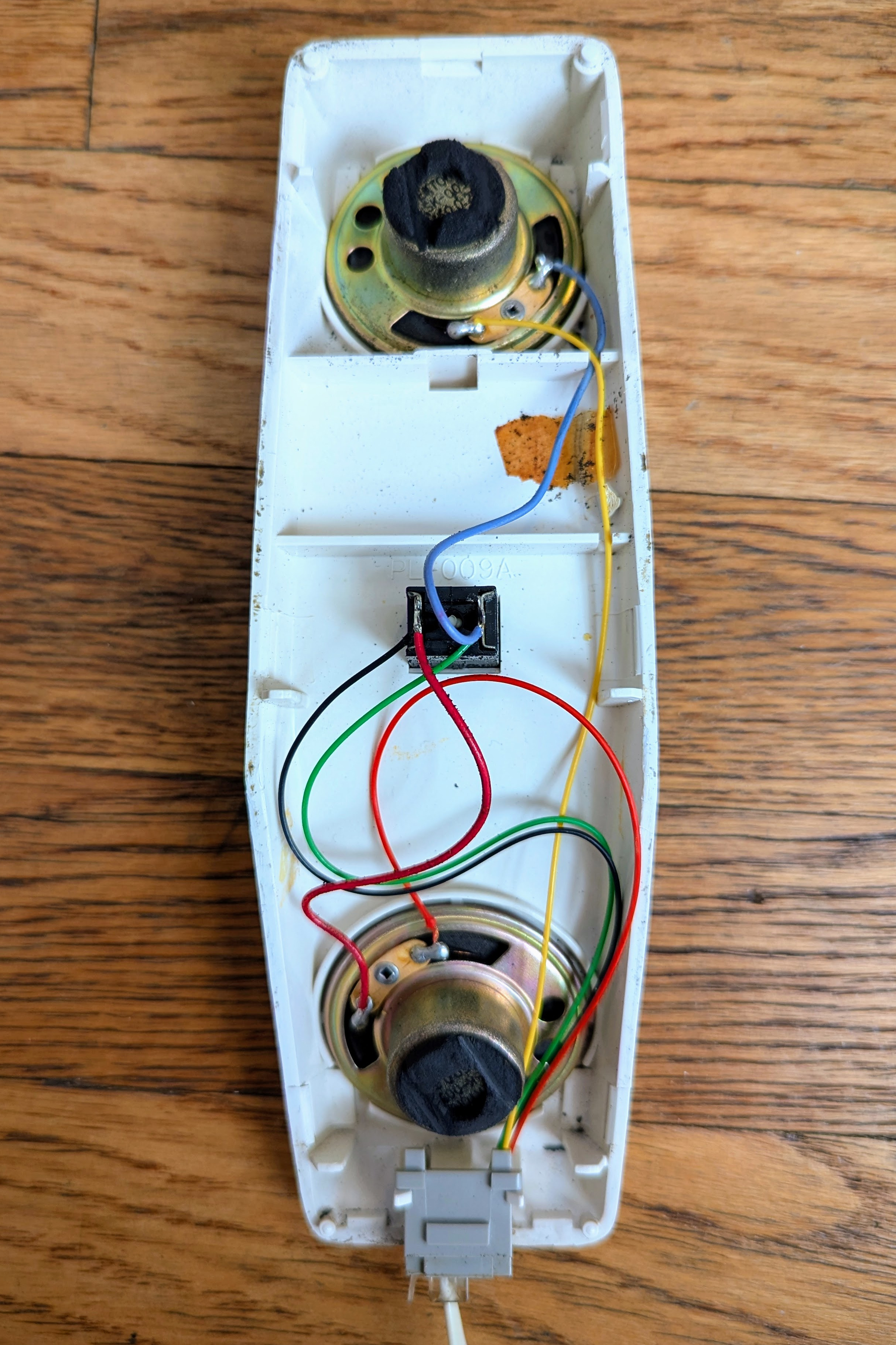 Intercom handset internal wiring